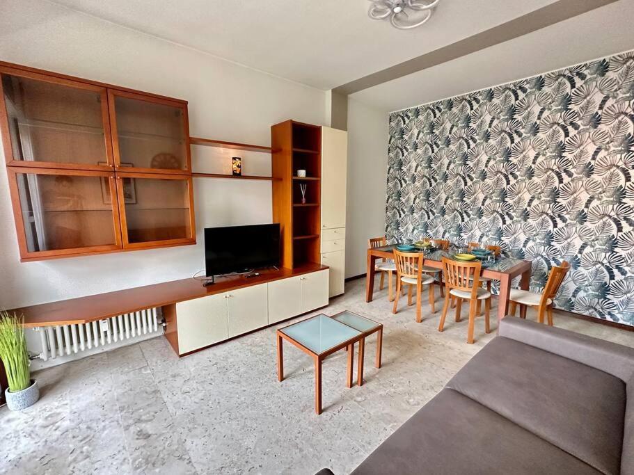 קומו Low Cost Holiday An Business House And Free Park By Revenue House מראה חיצוני תמונה